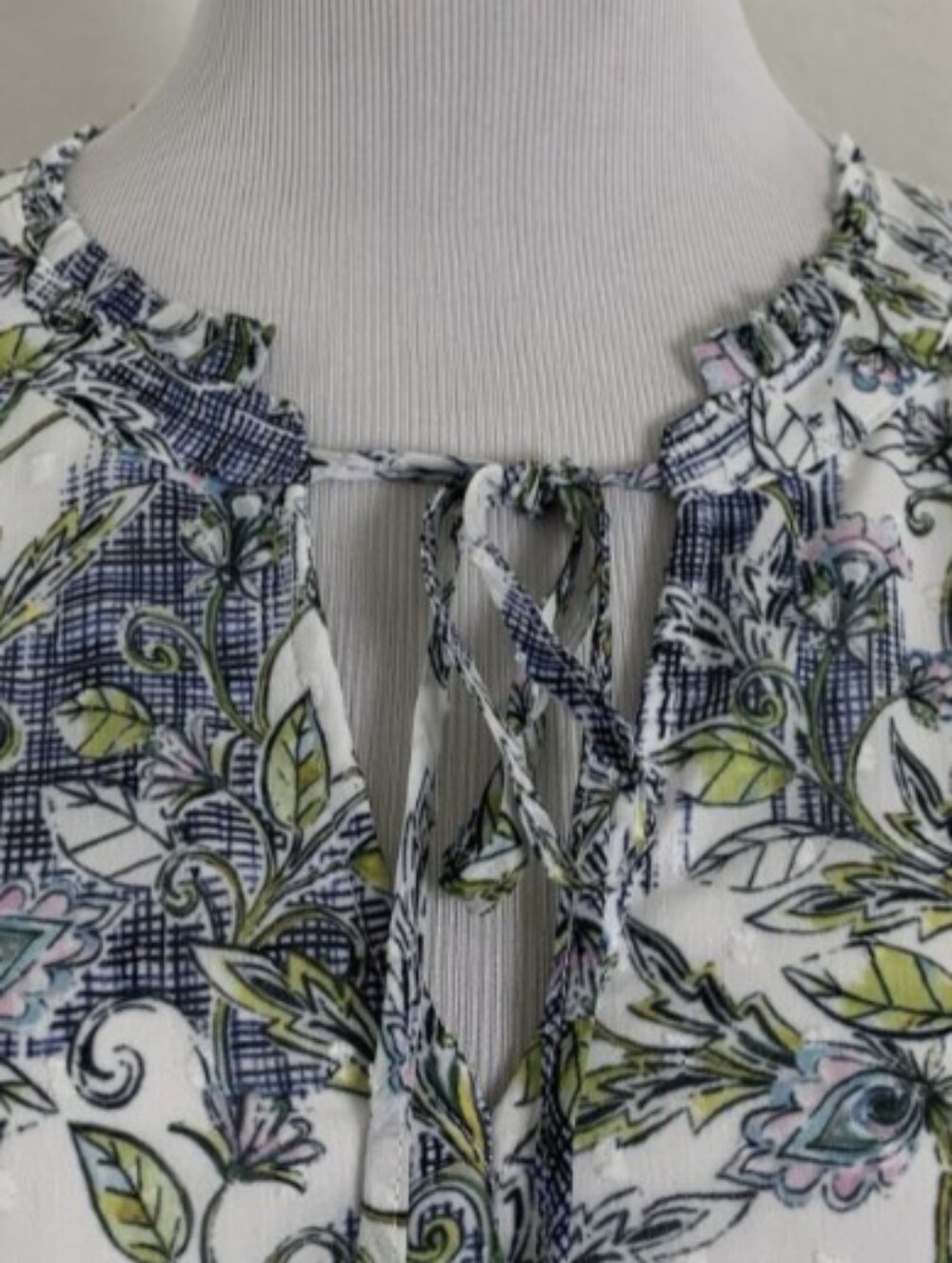 Torrid Mini Clip Dot Keyhole Dress Pristine Floral - Picture 7 of 7